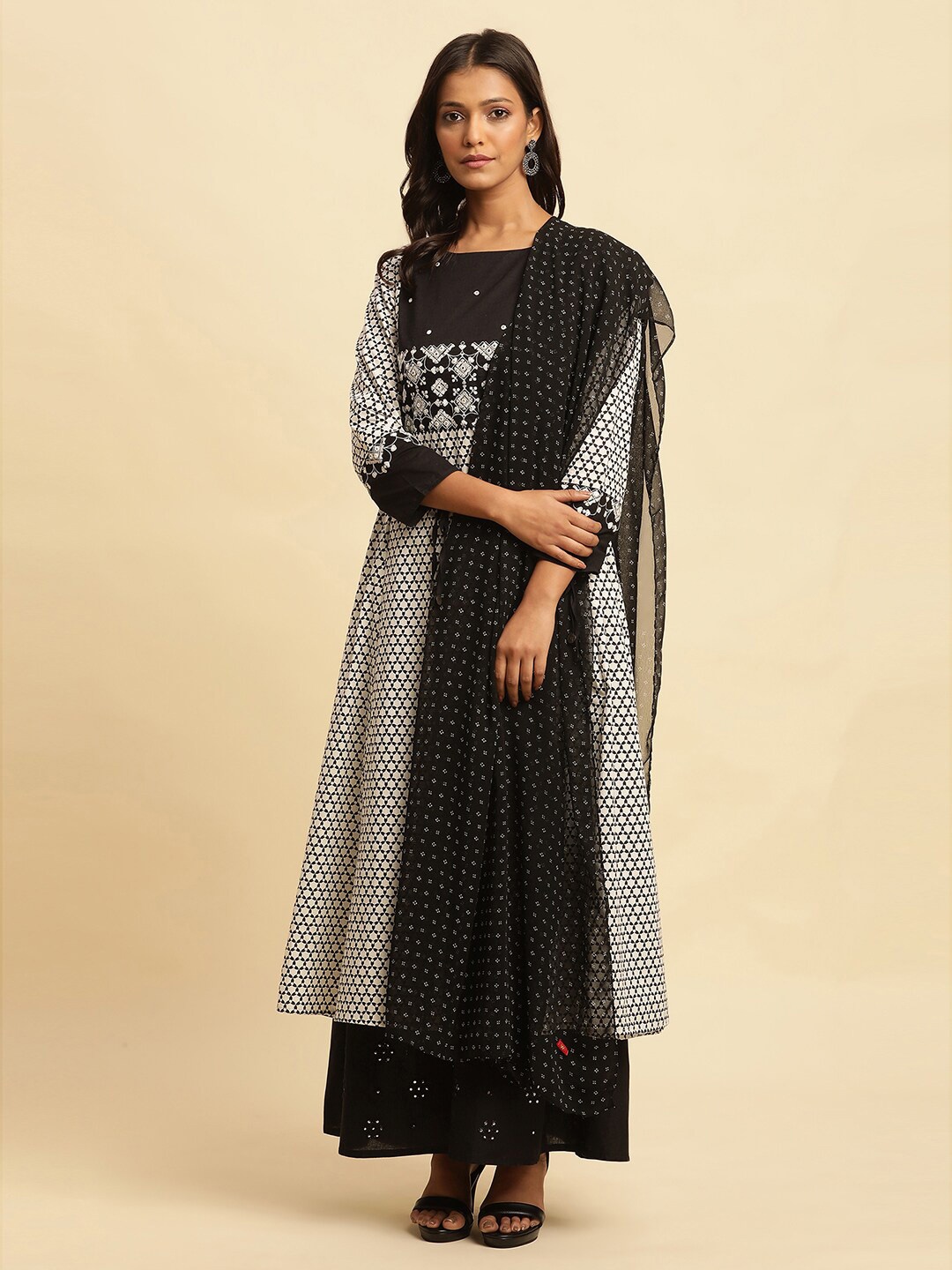 

W Geometric Printed Pure Georgette Dupatta with Sequinned, Black