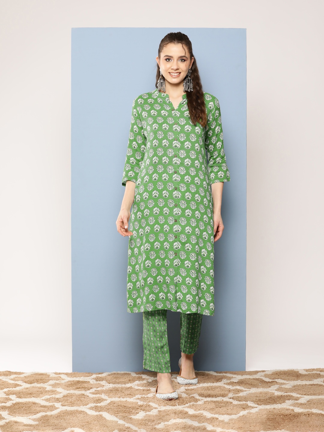 

Aarika Women Floral Printed Regular Pure Cotton Kurta with Trousers, Green