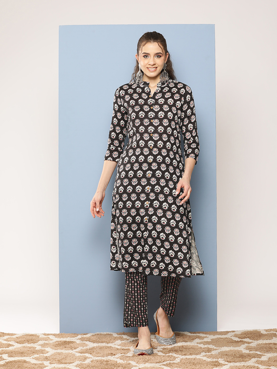 

Aarika Women Floral Printed Regular Pure Cotton Kurta with Trousers, Black