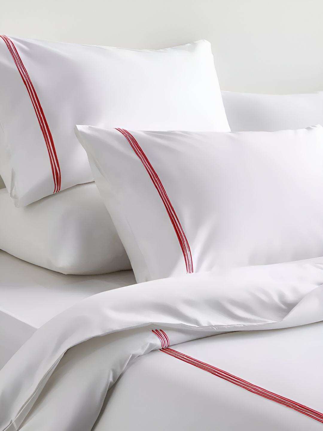 

LINENWALAS Happy Sleeping White & Red 5 Pieces 400 TC Pure Cotton Duvet Cover