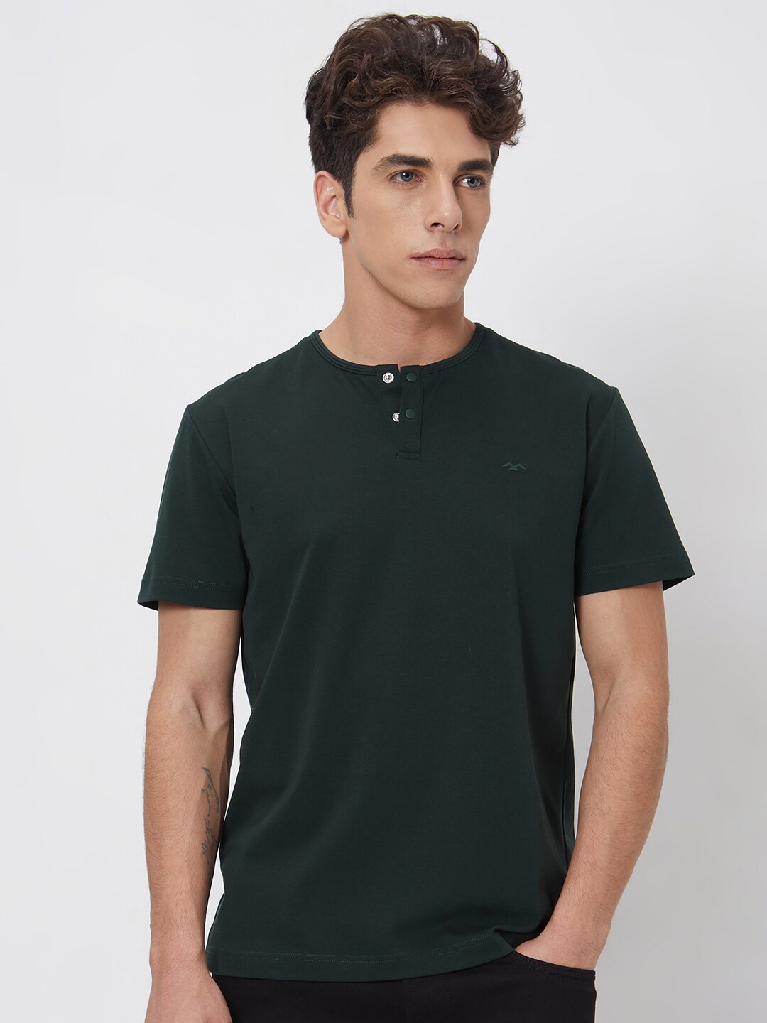 

Mufti Henley Neck Slim Fit T-shirt, Green