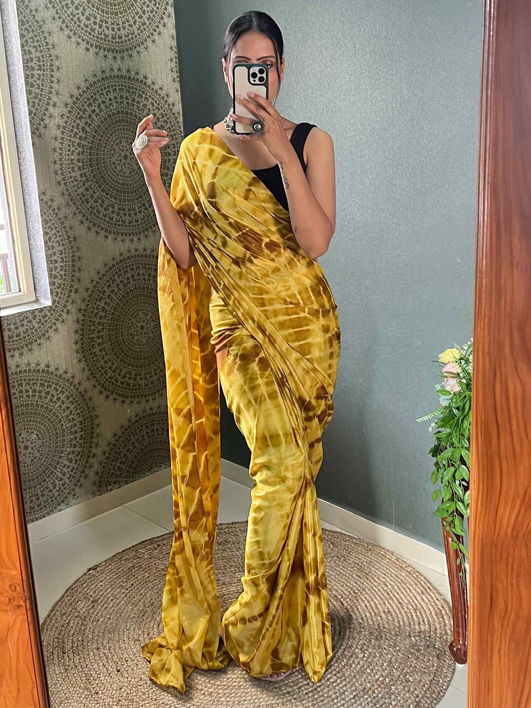 

Reeta Fashion Tie and Dye Ready to wear Saree, Yellow