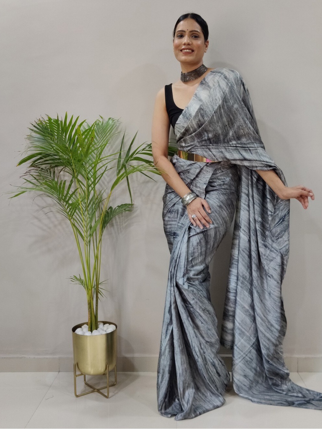 

Reeta Fashion Ombre Ready to Wear Saree, Grey