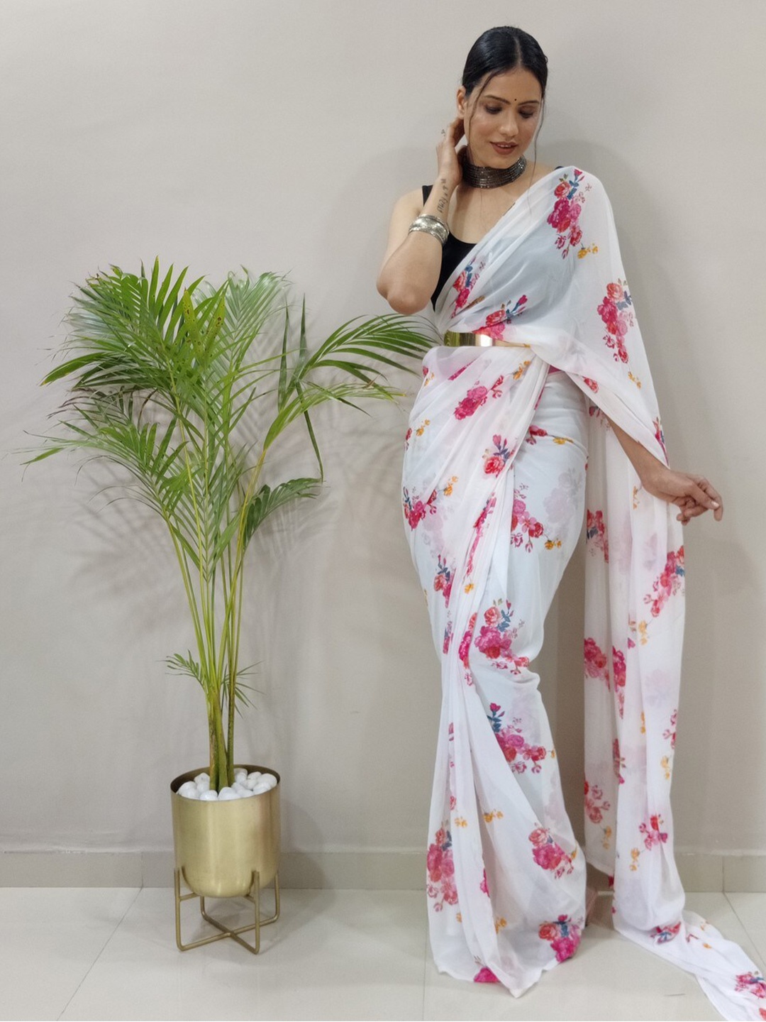 

Reeta Fashion Floral Printed Poly Georgette Saree, White