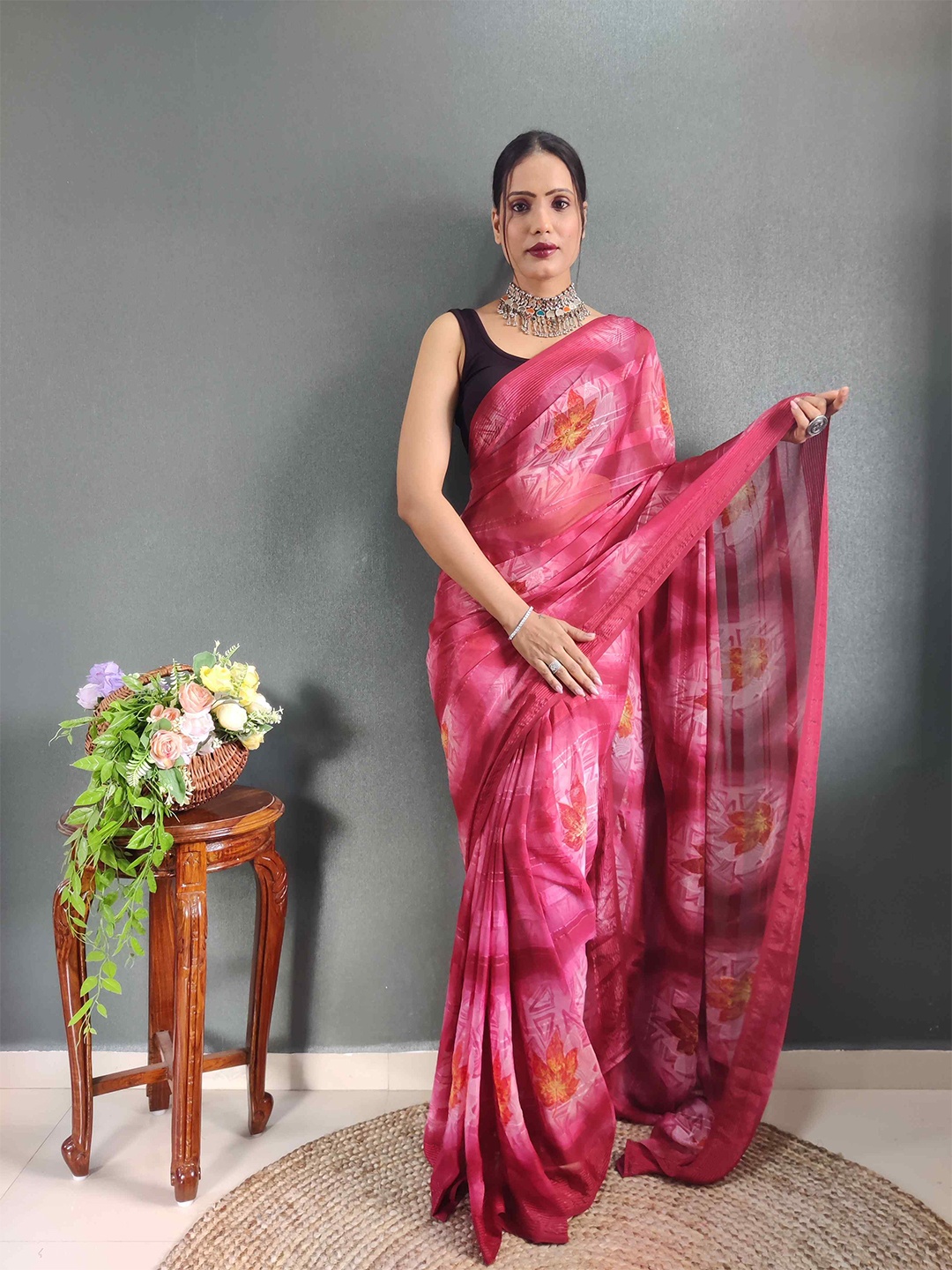 

Reeta Fashion Floral Printed Pure Georgette Saree, Red