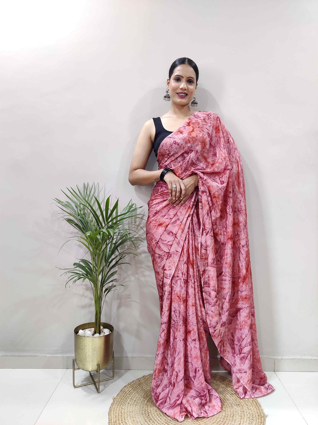 

Reeta Fashion Abstract Printed Ready to Wear Saree, Purple
