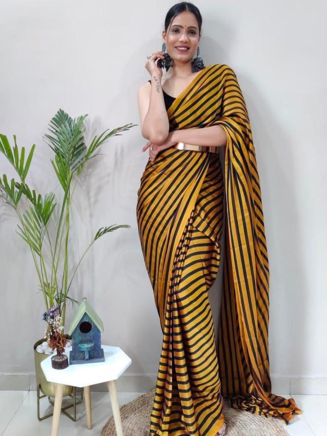 

Reeta Fashion Striped Silk Blend Saree, Yellow