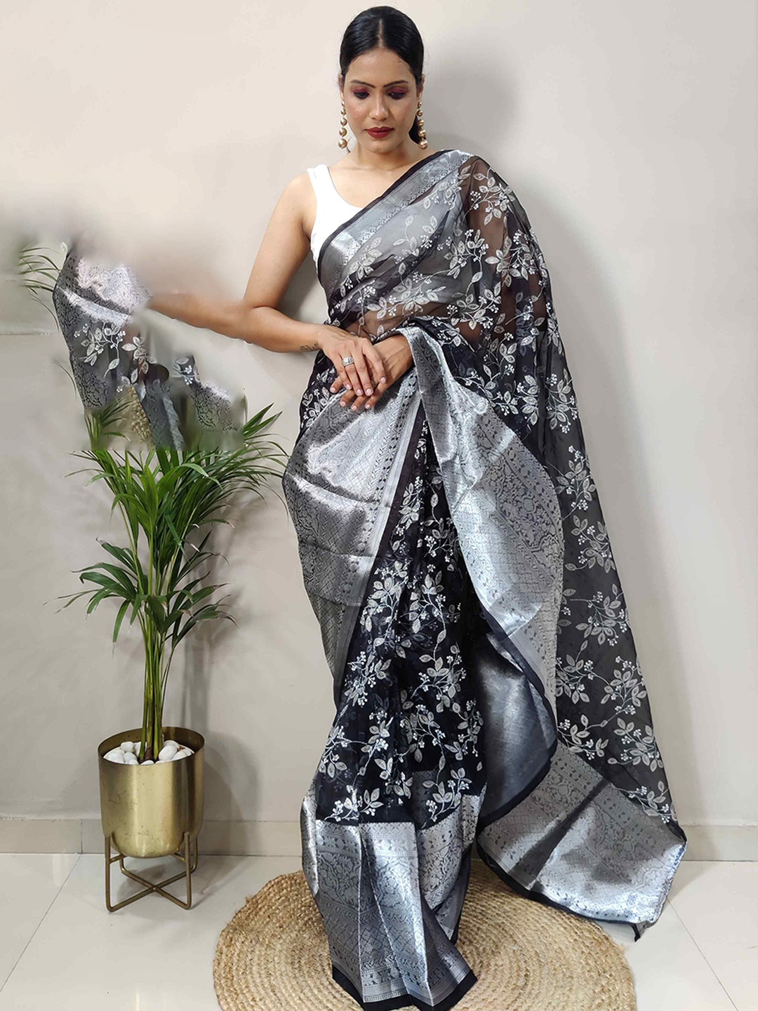 

Reeta Fashion Floral Woven Design Zari Organza Ready to Wear Saree, Black