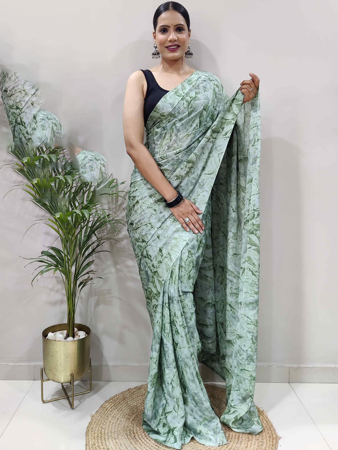 

Reeta Fashion Floral Ready to Wear Saree, Teal