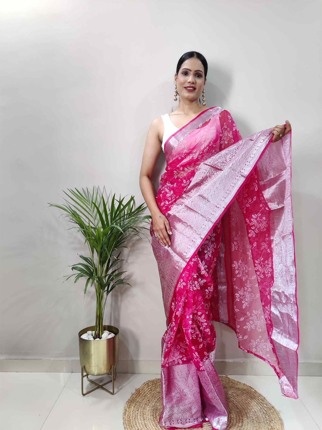 

Reeta Fashion Ethnic Motifs ready to wear Zari Organza Saree, Pink