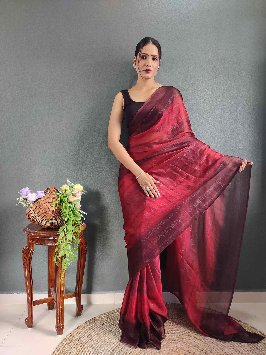 

Reeta Fashion Striped Ready to Wear Saree, Red