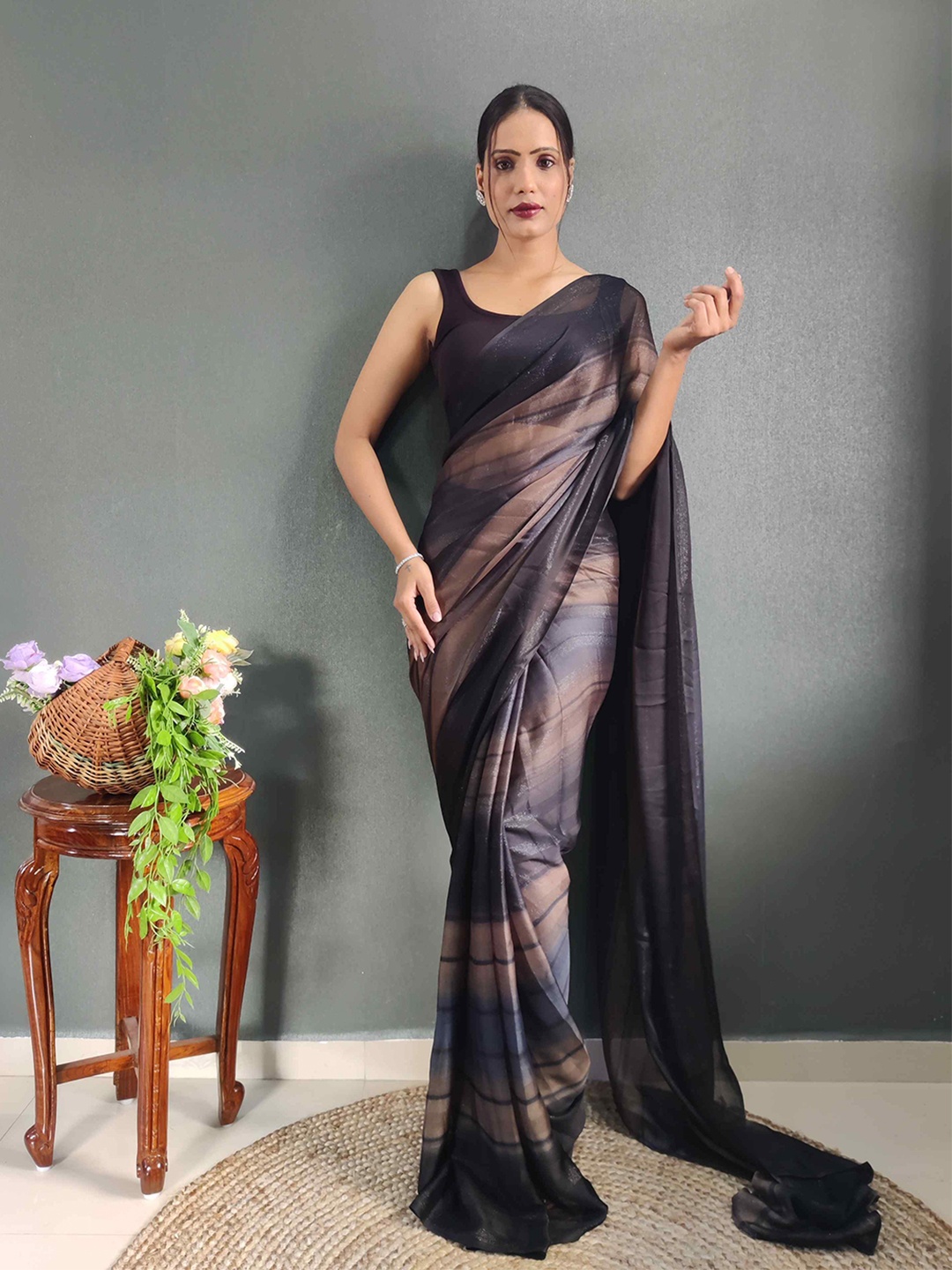 

Reeta Fashion Striped Ready to Wear Saree, Black