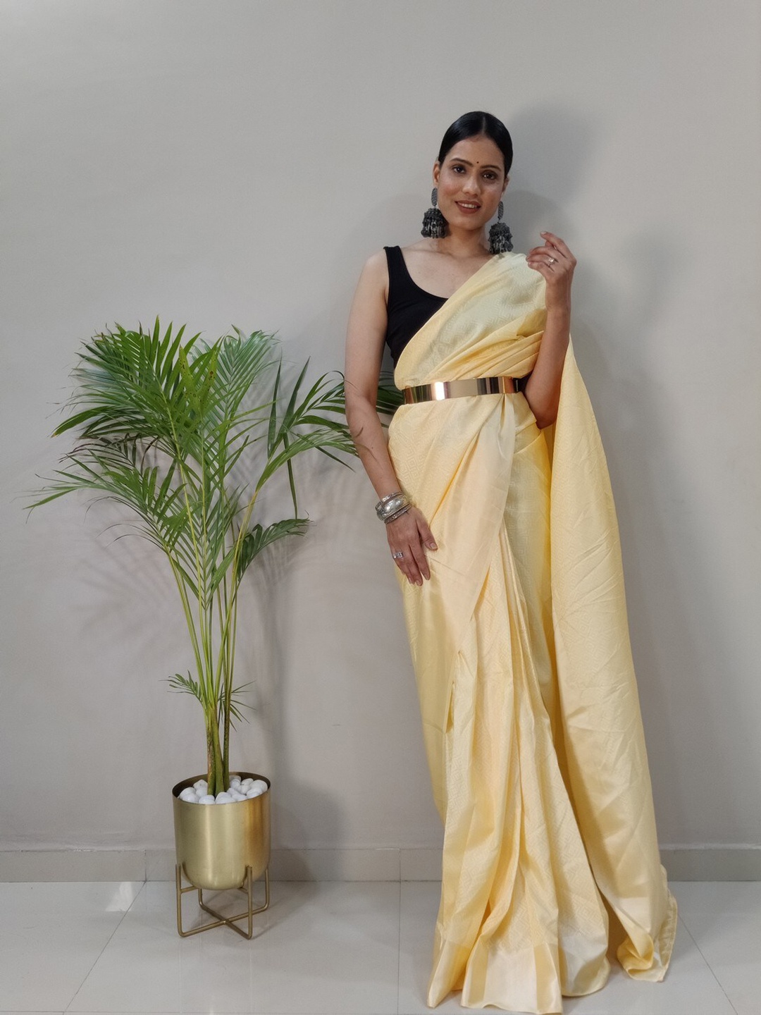 

Reeta Fashion Ready to Wear Saree, Yellow