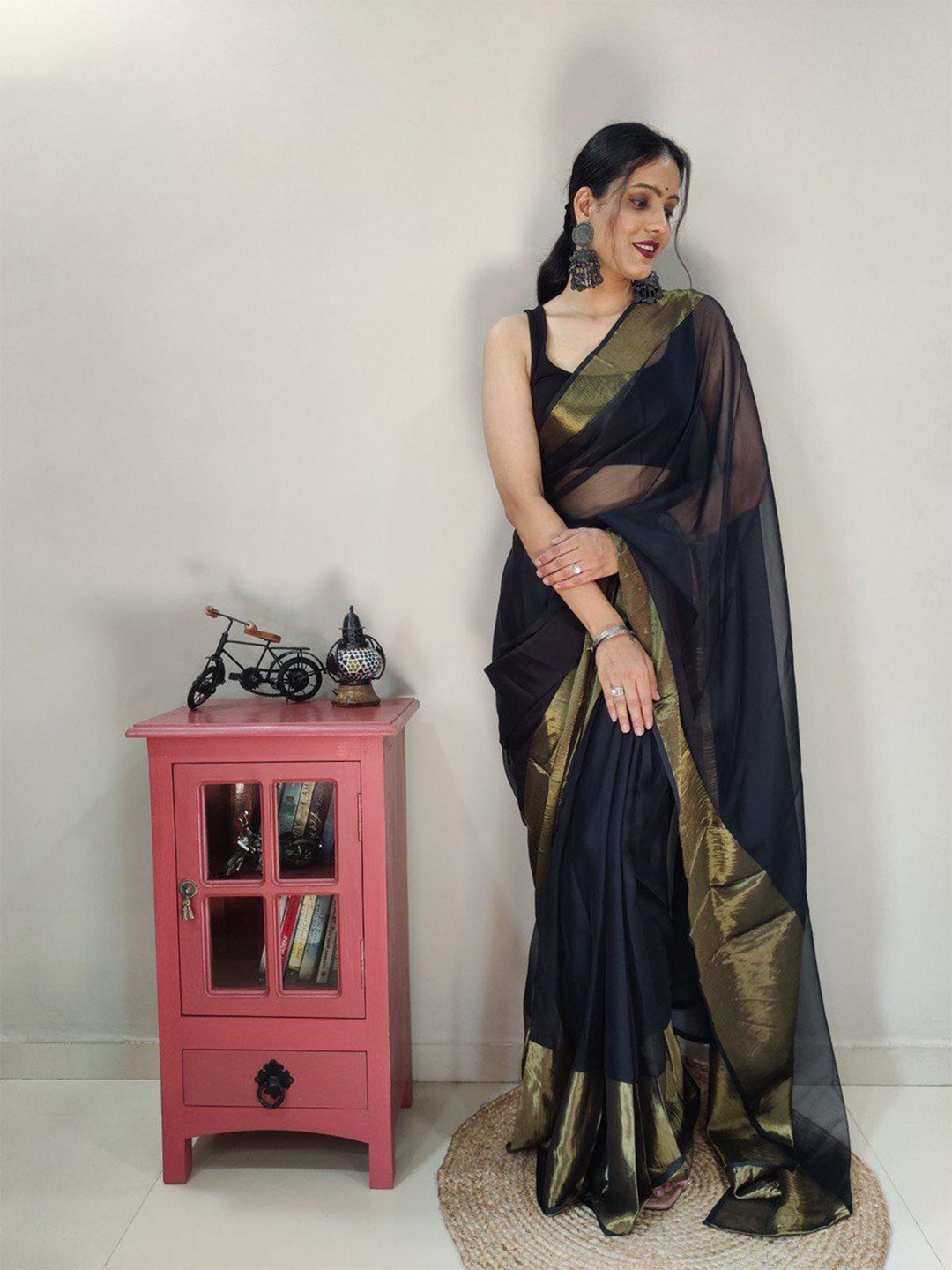 

Reeta Fashion Zari Ready to wear Pure Georgette Saree, Black