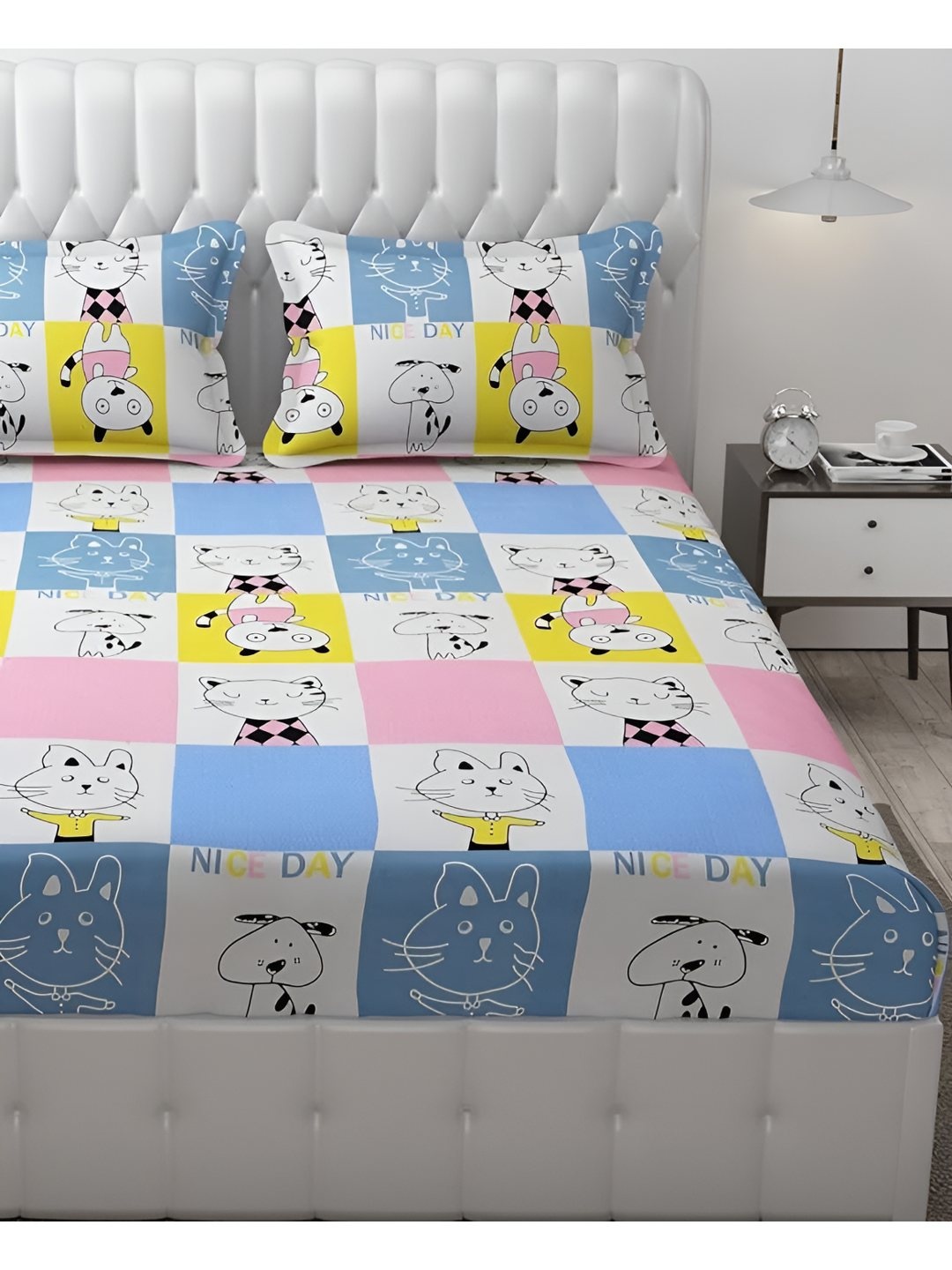 

Bajo's Blue & White Printed 250 TC Fitted Queen Bedsheet with 2 Pillow Covers