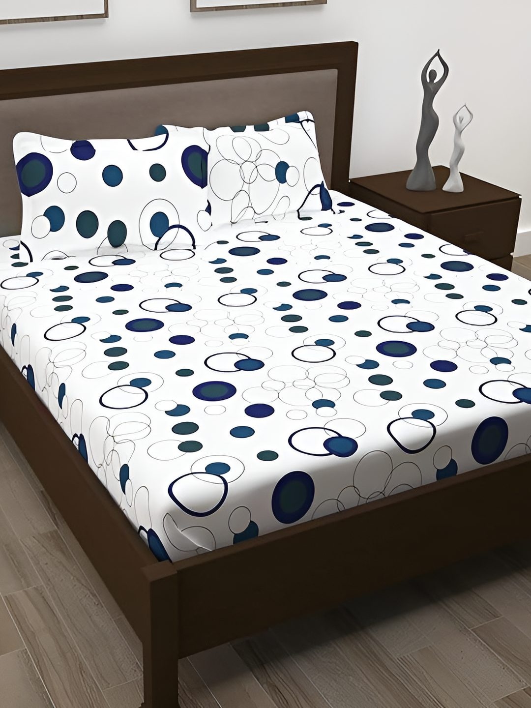 

Bajo's White & Blue Geometric 250 TC Fitted Queen Bedsheet with 2 Pillow Covers