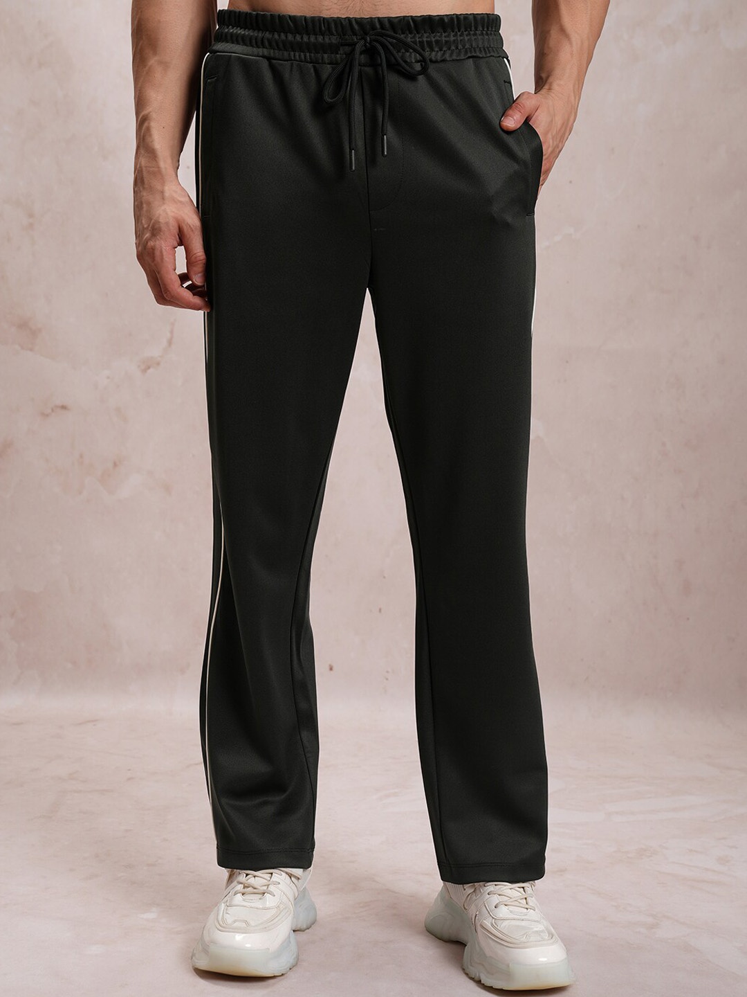

HIGHLANDER Men Relaxed-Fit Track Pants, Black