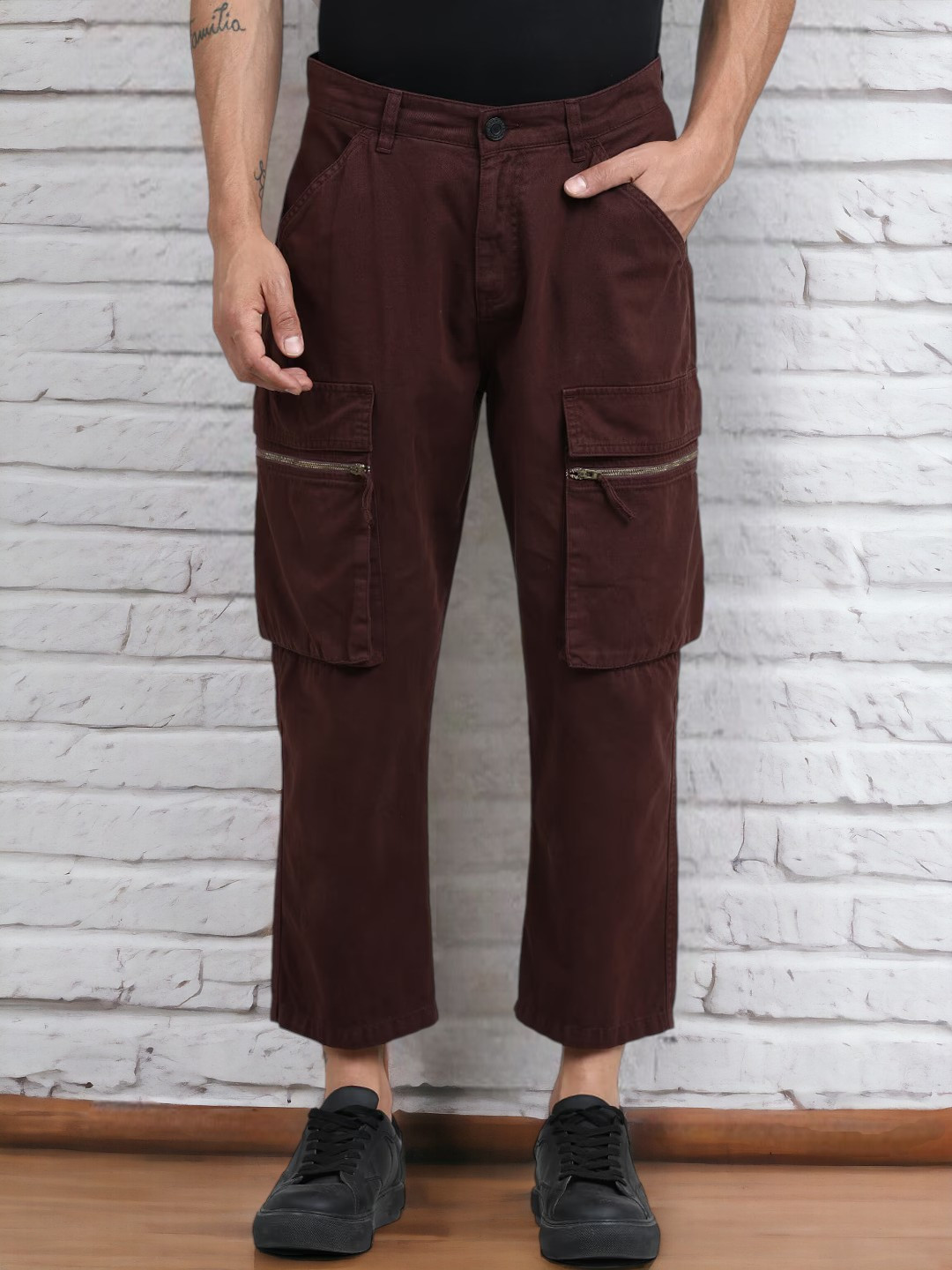 

Bene Kleed Men Cropped Loose Fit Cotton Cargo Trousers, Brown