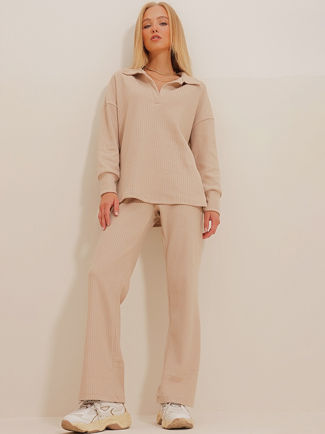 

Trend Alacati stili Ribbed Collar T-Shirt With Trousers Co-Ords, Beige