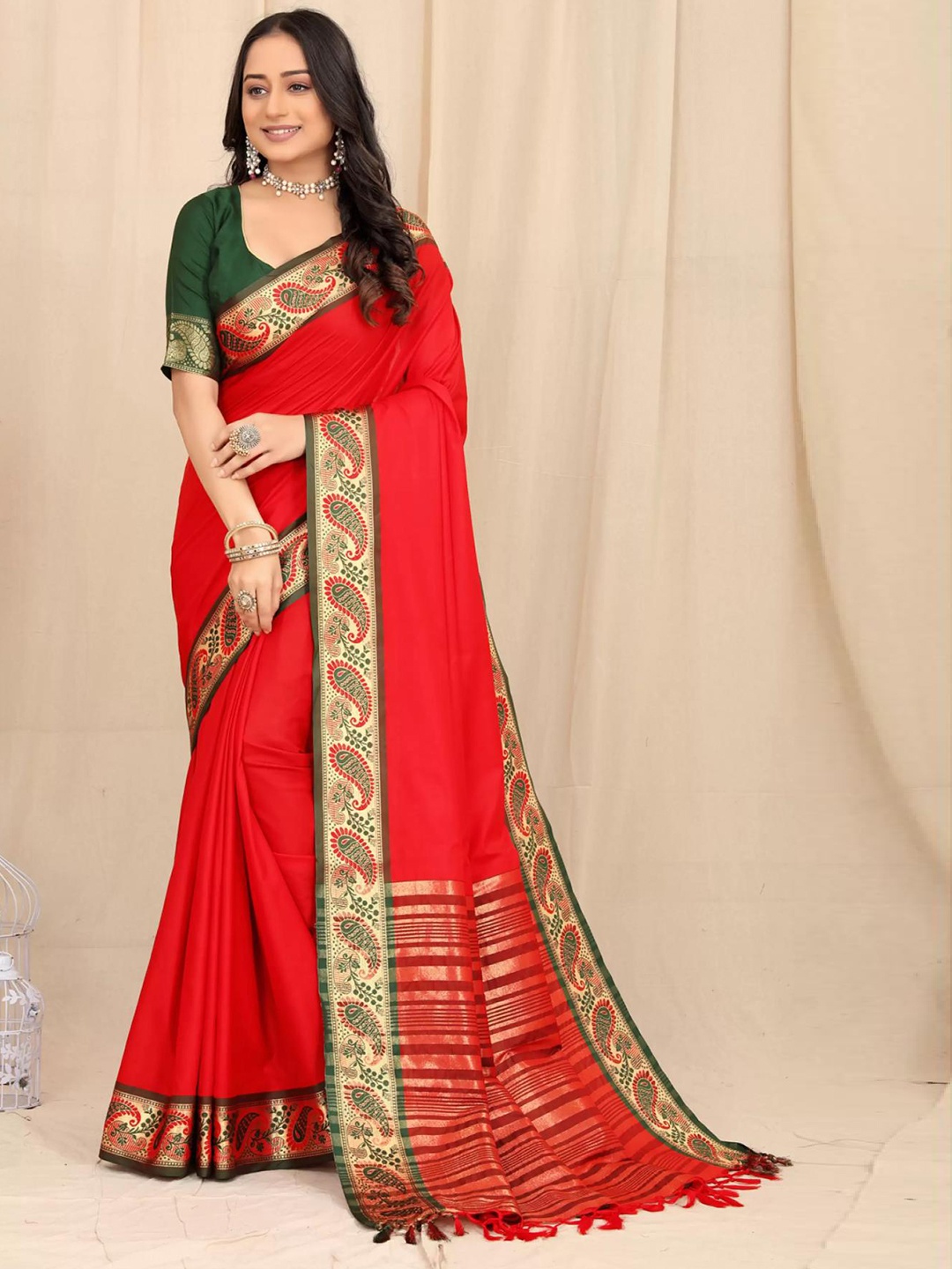 

Fospy Zari Silk Cotton Banarasi Saree, Red