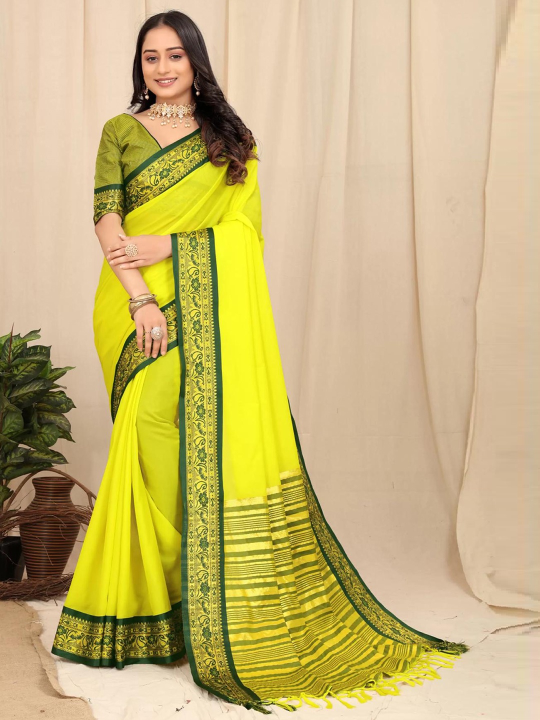 

Fospy Zari Silk Cotton Banarasi Saree, Yellow