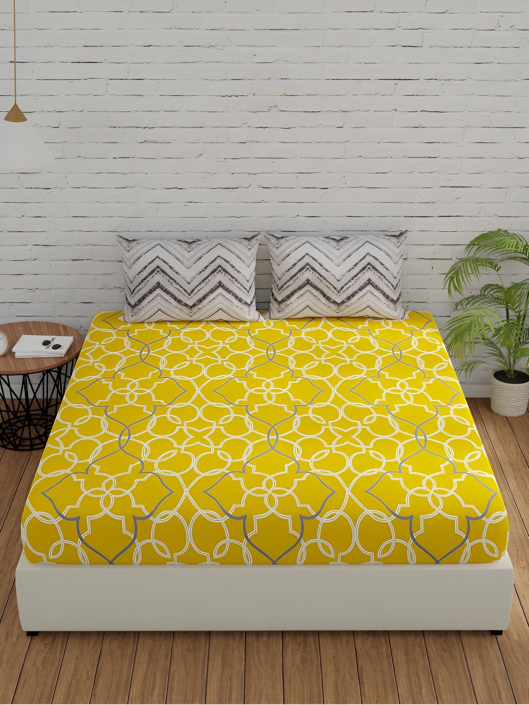 

Huesland Yellow & White Geometric 144 TC Queen Bedsheet with 2 Pillow Covers