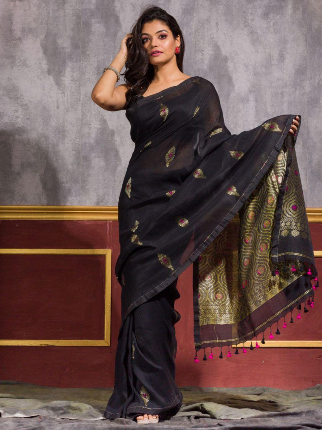 

Angoshobha Woven Design Zari Pure Linen Saree, Black