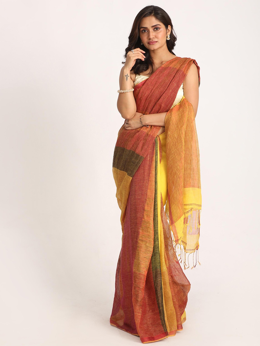 

Angoshobha Colourblocked Pure Linen Saree, Rust