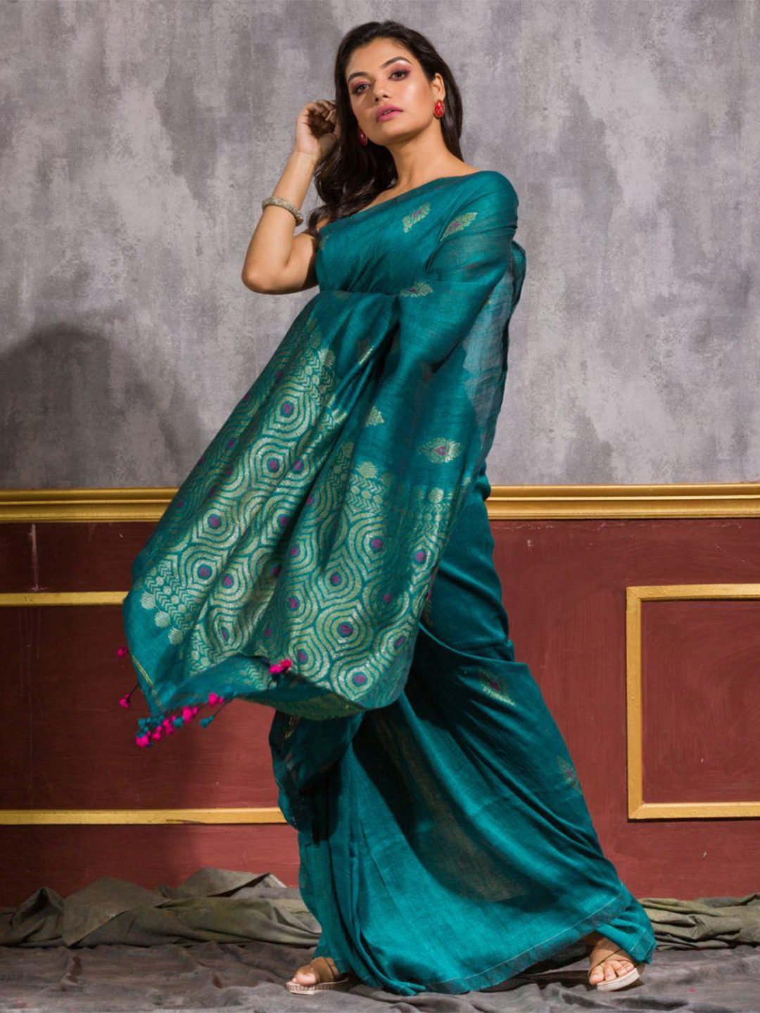 

Angoshobha Woven Design Zari Pure Linen Saree, Teal