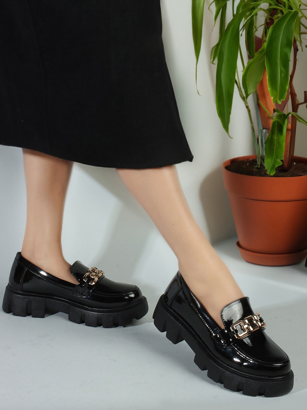 

ICONICS Women Waterproof Lining Horsebit Loafers, Black