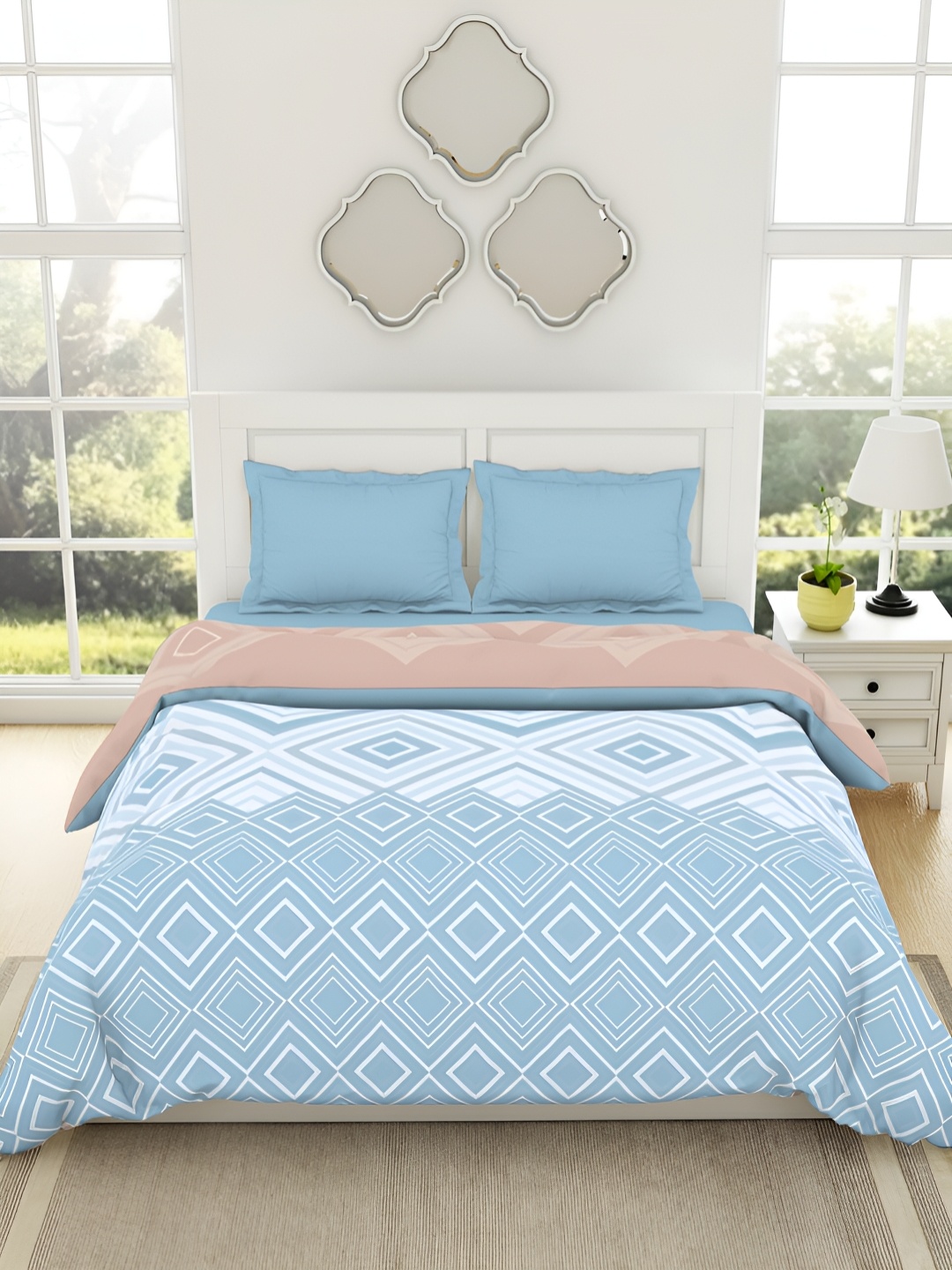 

SPACES Geospace Blue & White Printed Pure Cotton AC Room 150 GSM Double Bed Quilt