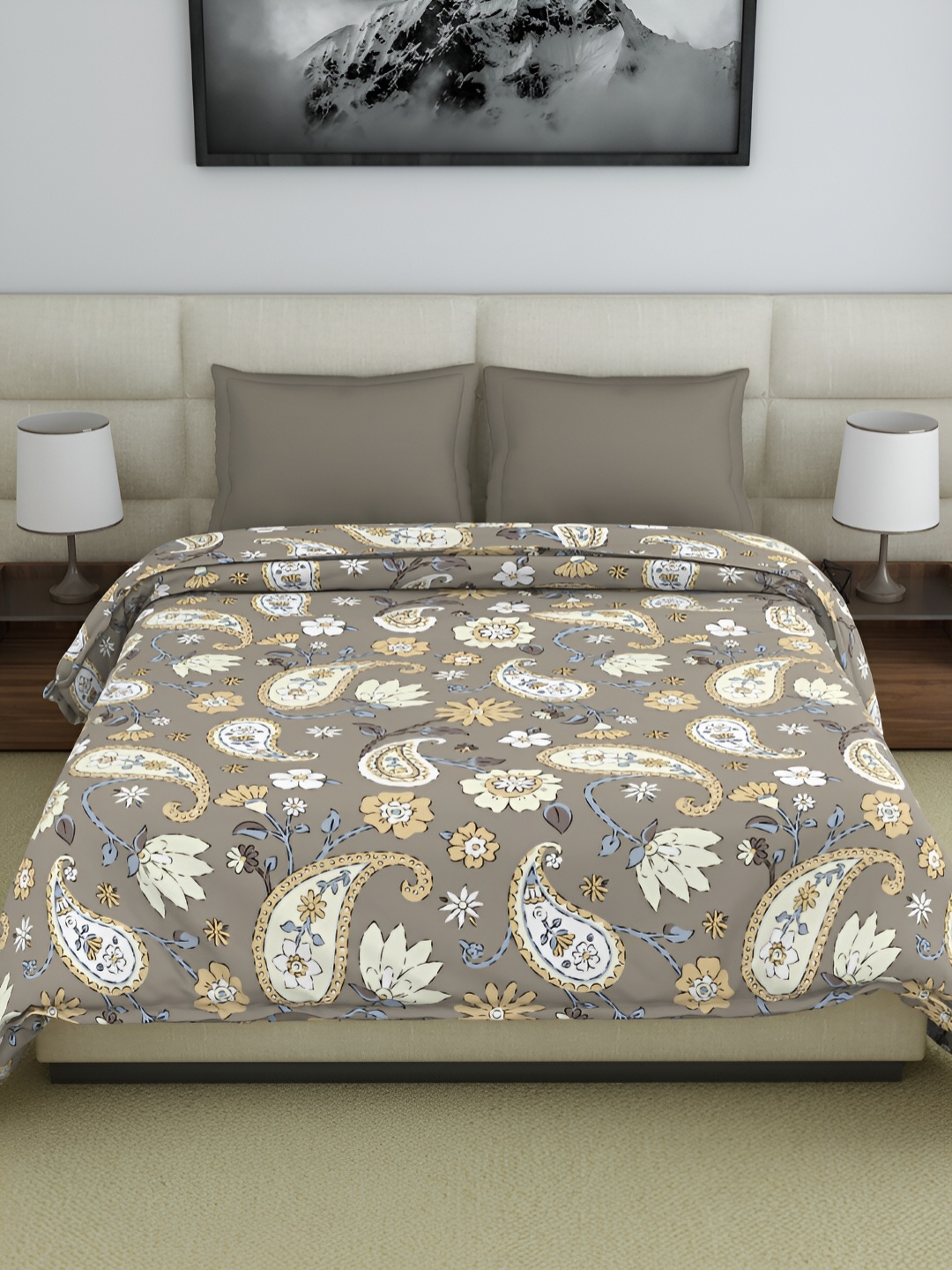 

Welspun Amaya Taupe & White Ethnic Motifs Printed AC Room 150 GSM Double Bed Quilt