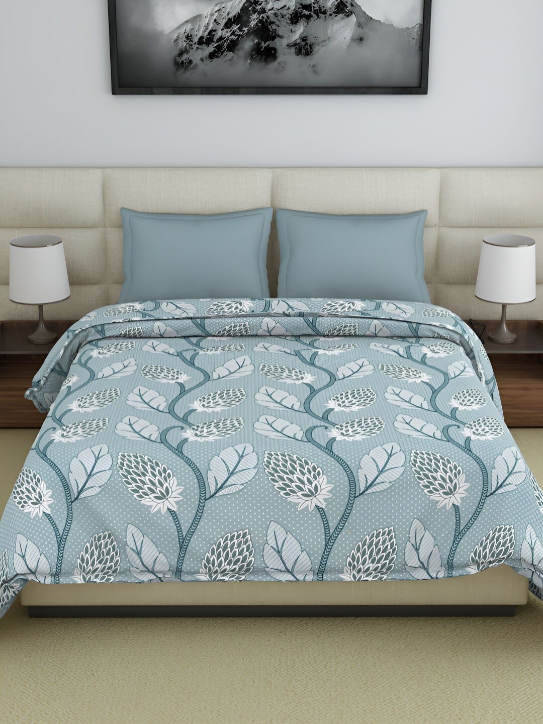 

Welspun Amaya Blue & White Floral Printed AC Room 150 GSM Double Bed Quilt