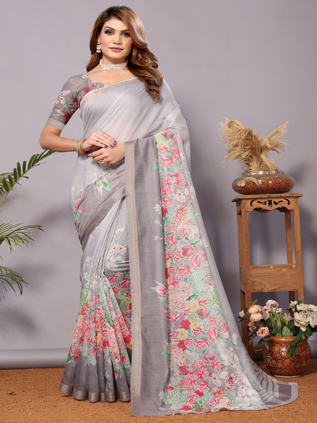 

ARYZE Floral Printed Zari Detailed Saree, Grey