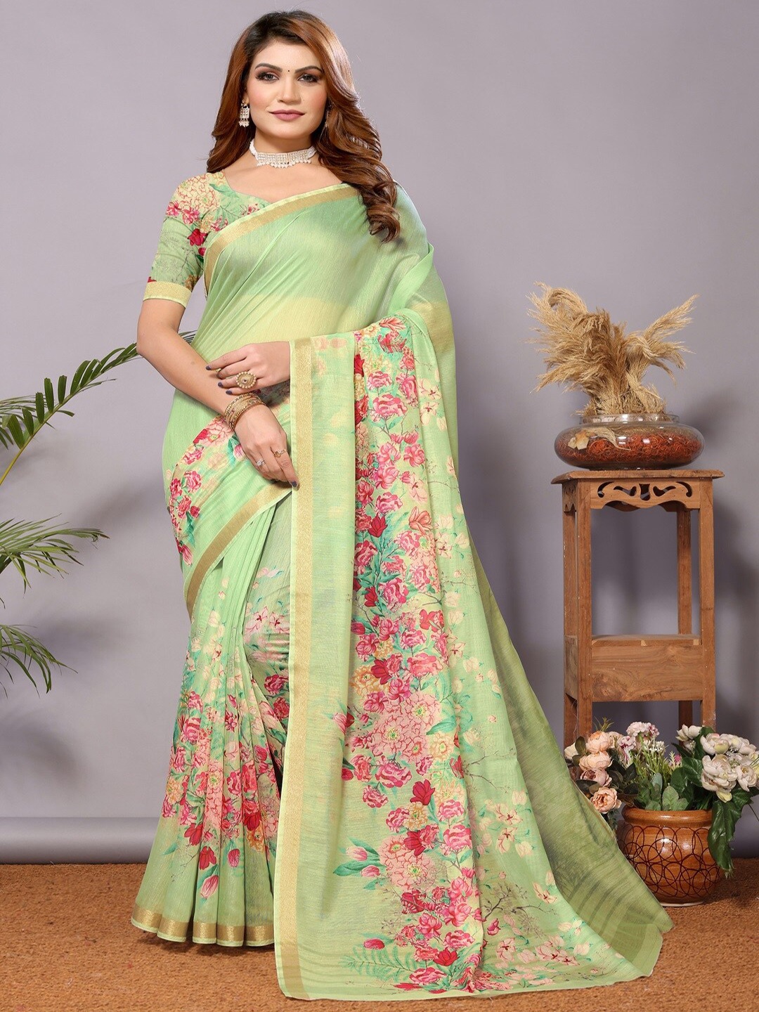 

ARYZE Floral Printed Zari Detailed Saree, Green