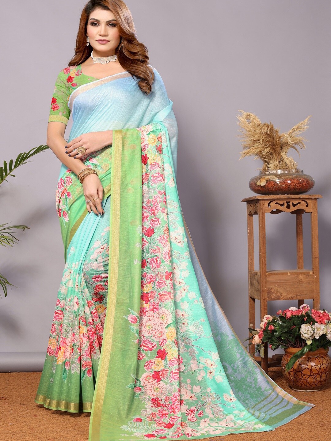 

ARYZE Floral Printed Zari Detailed Saree, Blue