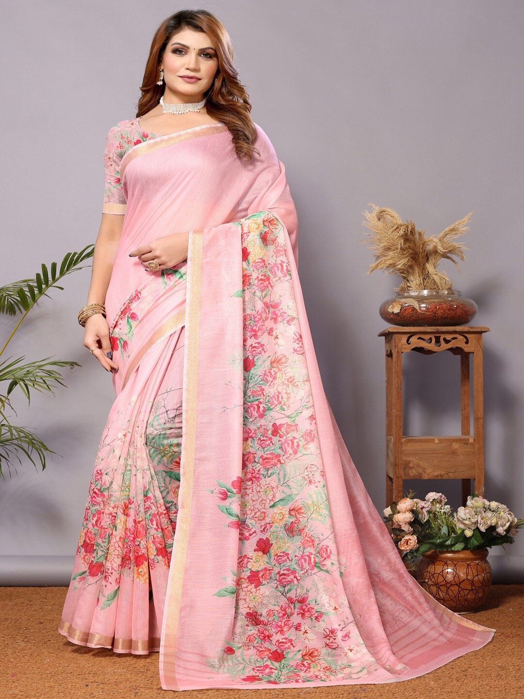 

ARYZE Floral Printed Zari Saree, Pink
