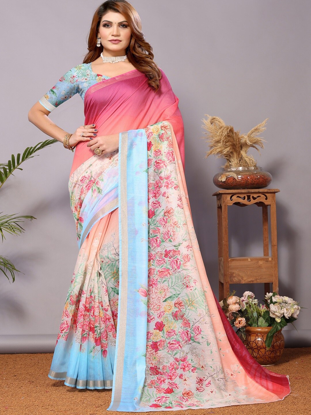 

ARYZE Floral Printed Zari Detailed Saree, Pink