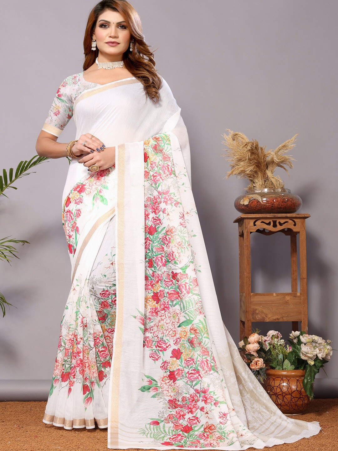

ARYZE Floral Zari Silk Blend Saree, White