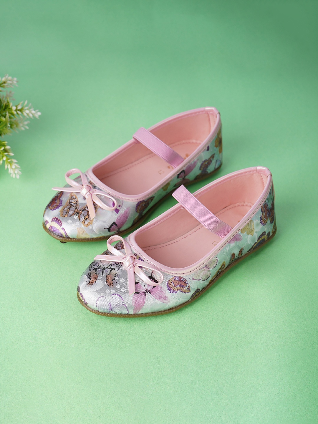 

BOYZ N GALZ Girls Printed Round Toe Bows Ballerinas, Pink