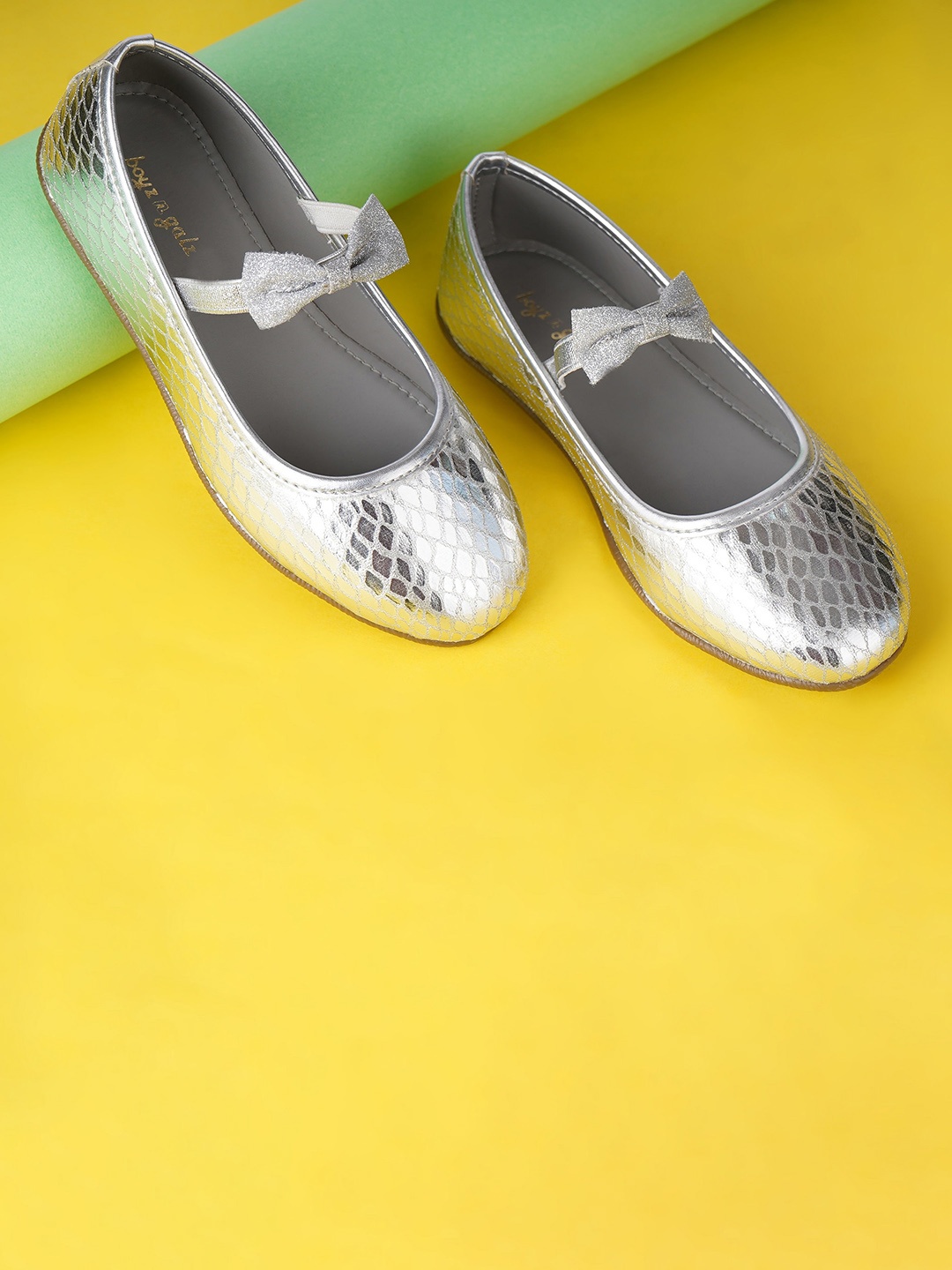

BOYZ N GALZ Girls Textured Bow Detailed Ballerinas, Silver