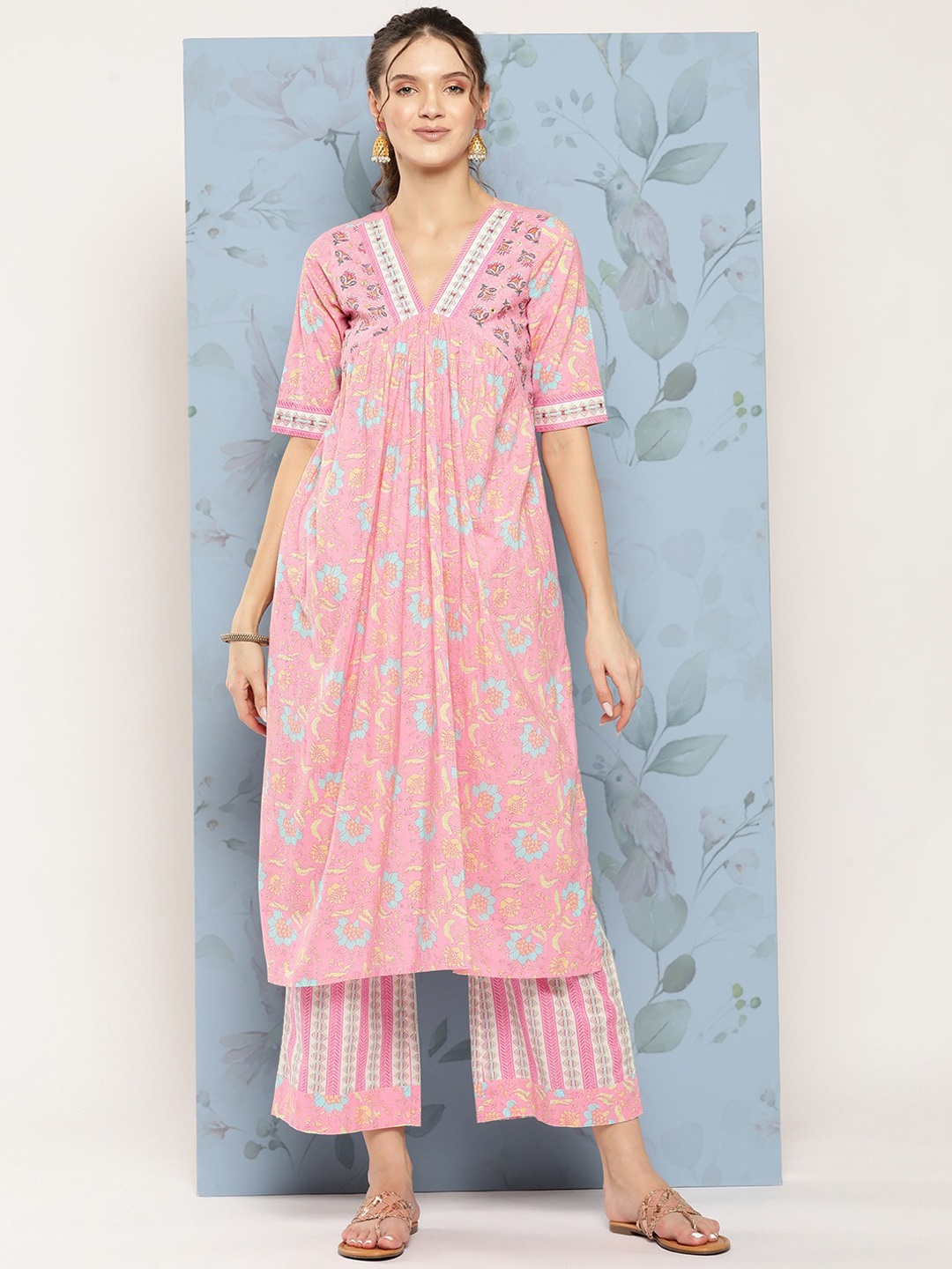 

HRITIKA Floral Printed V-Neck Short Sleeves Kurta Set Kurta with Trousers, Pink