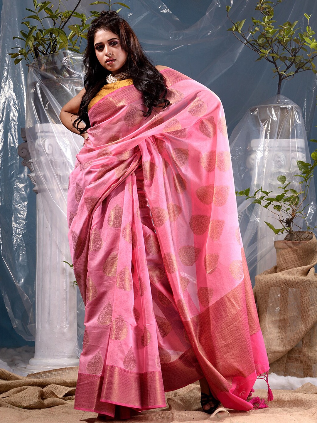 

BANARASI PATOLA Woven Design Zari Banarasi Saree, Pink