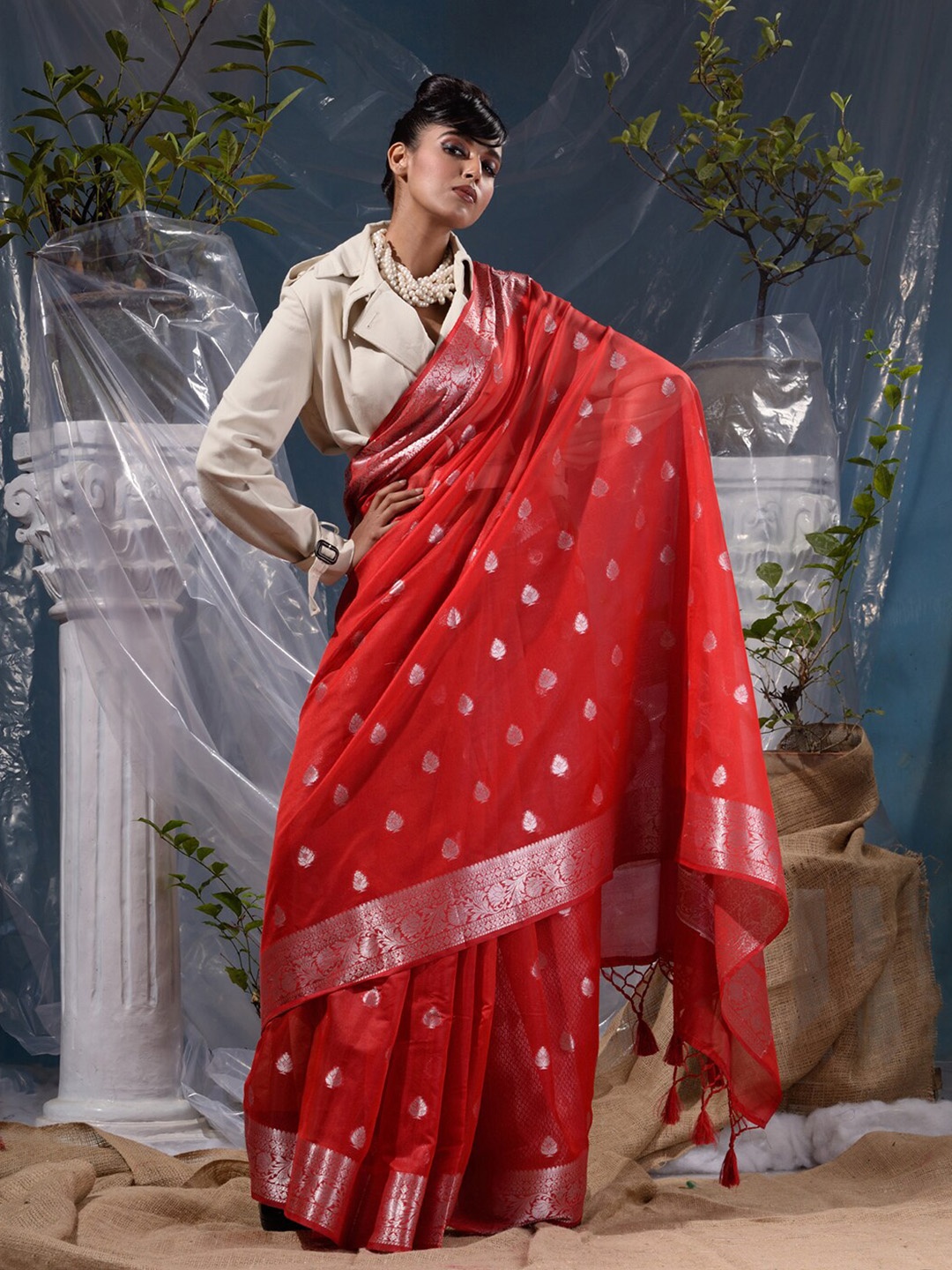 

BANARASI PATOLA Ethnic Motifs Woven Design Zari Banarasi Saree, Red