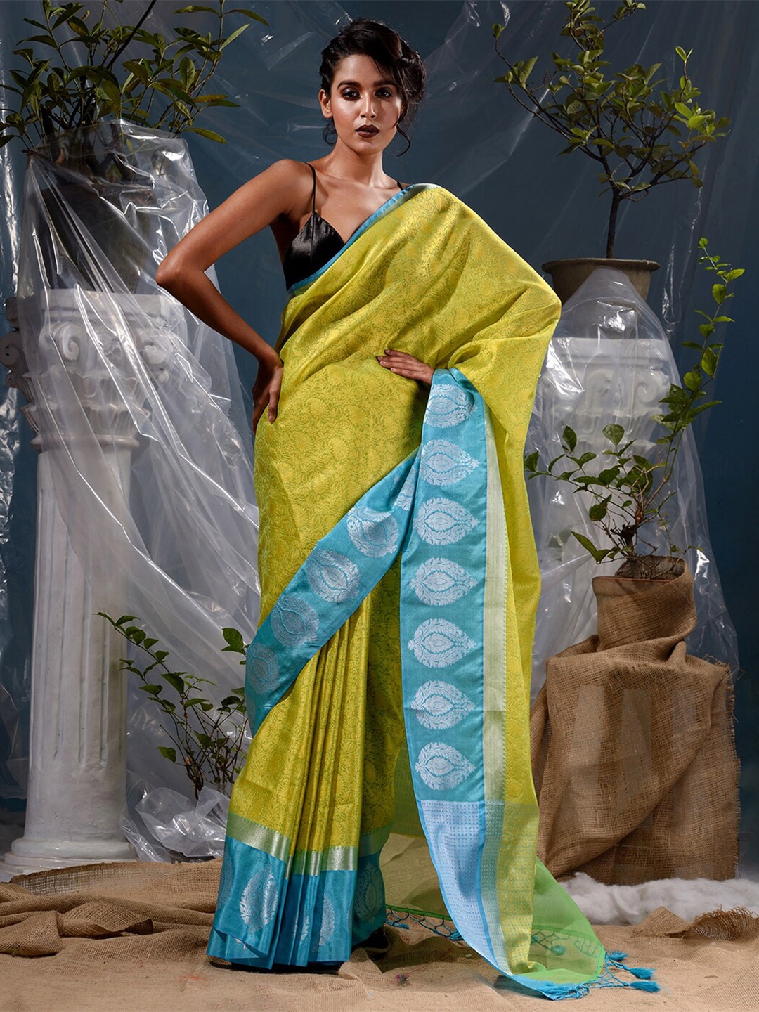 

BANARASI PATOLA Ethnic Motifs Woven Design Zari Banarasi Saree, Yellow