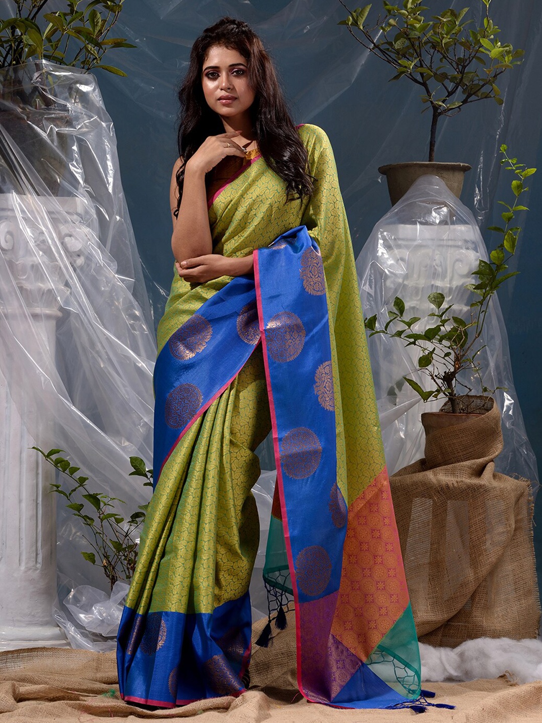 

BANARASI PATOLA Ethnic Motifs Woven Design Zari Banarasi Saree, Green