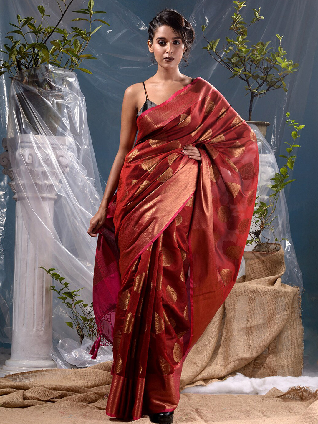 

BANARASI PATOLA Women Sarees, Maroon