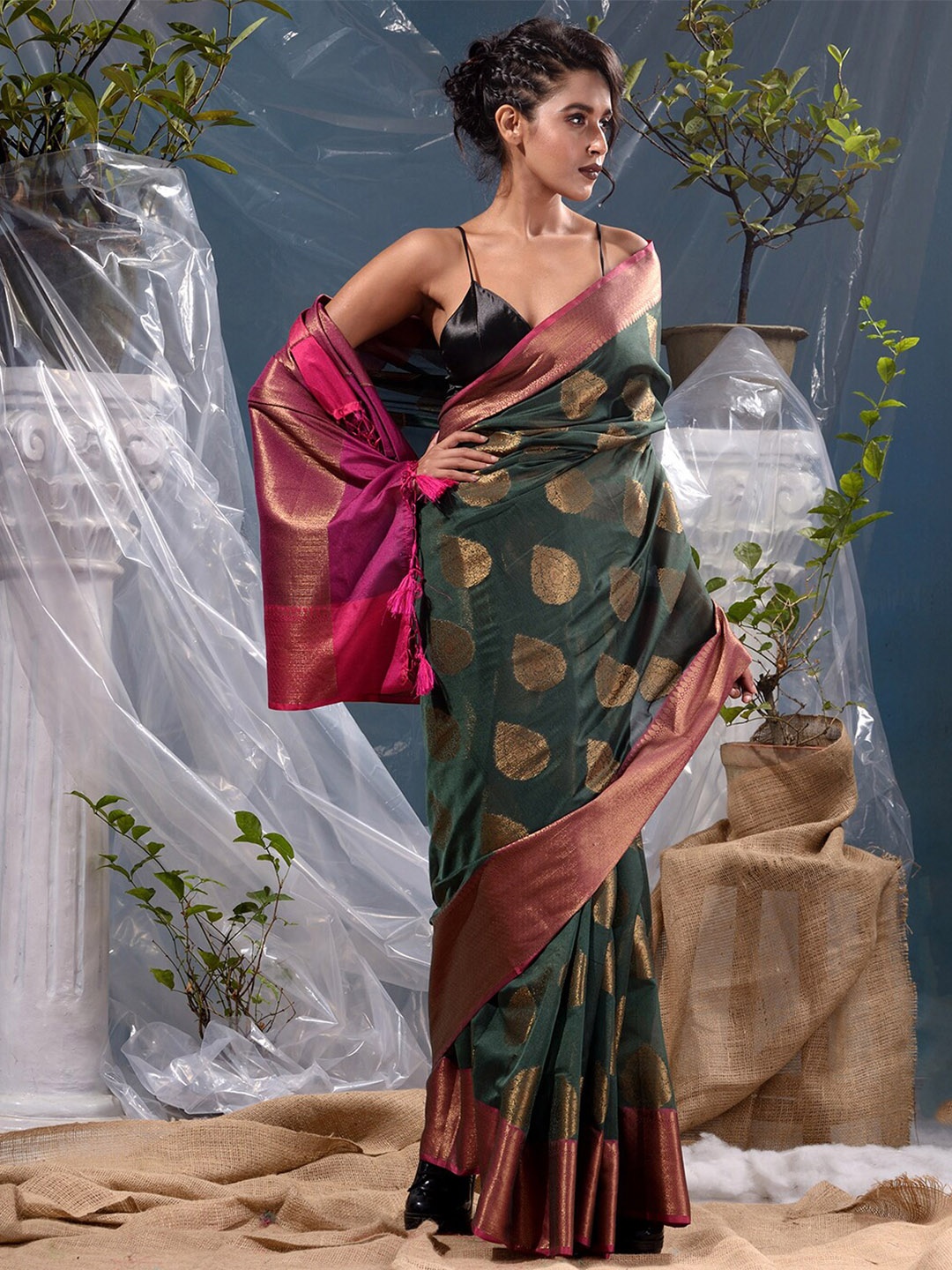 

BANARASI PATOLA Woven Design Zari Banarasi Saree, Green