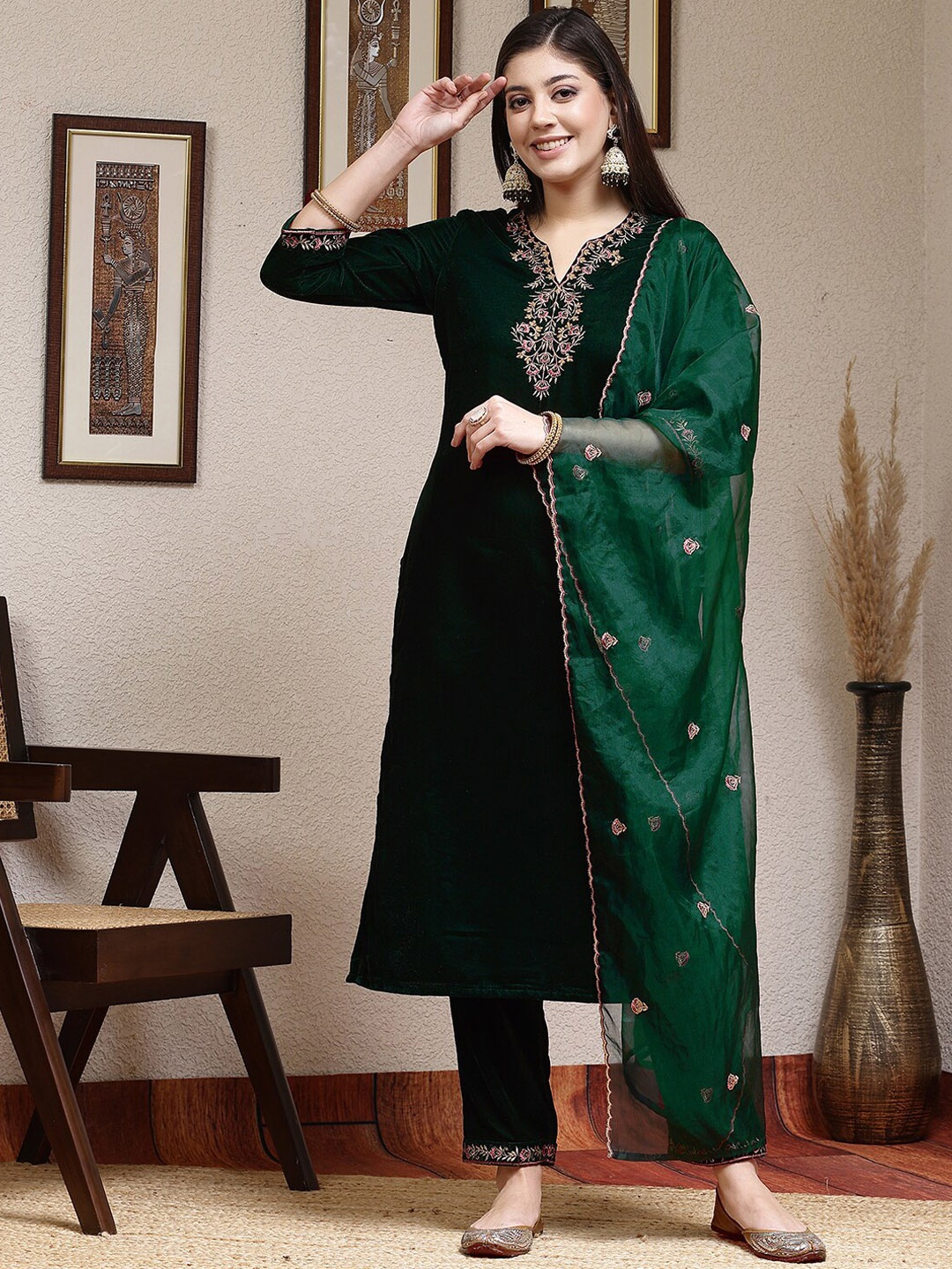 

SKYLEE Women Ethnic Motifs Embroidered Regular Thread Work Velvet Kurta with Trousers & With Dupatta, Green