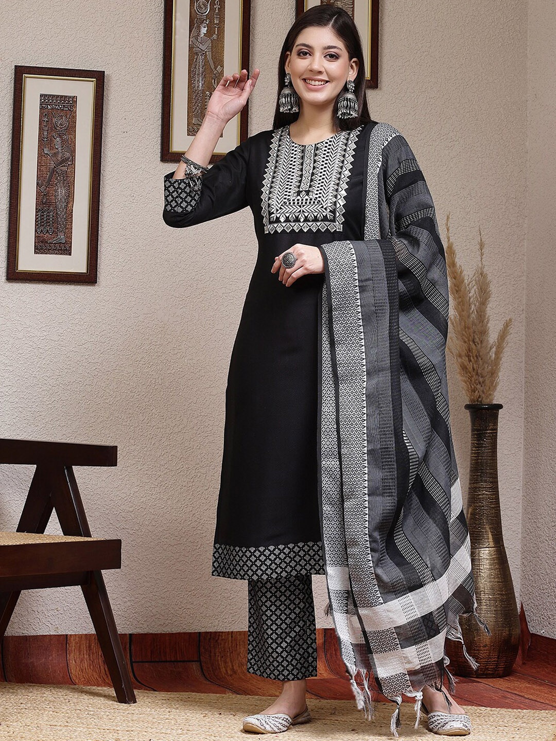 

SKYLEE Yoke Design Regular Thread Work Kurta with Trousers & With Dupatta, Black